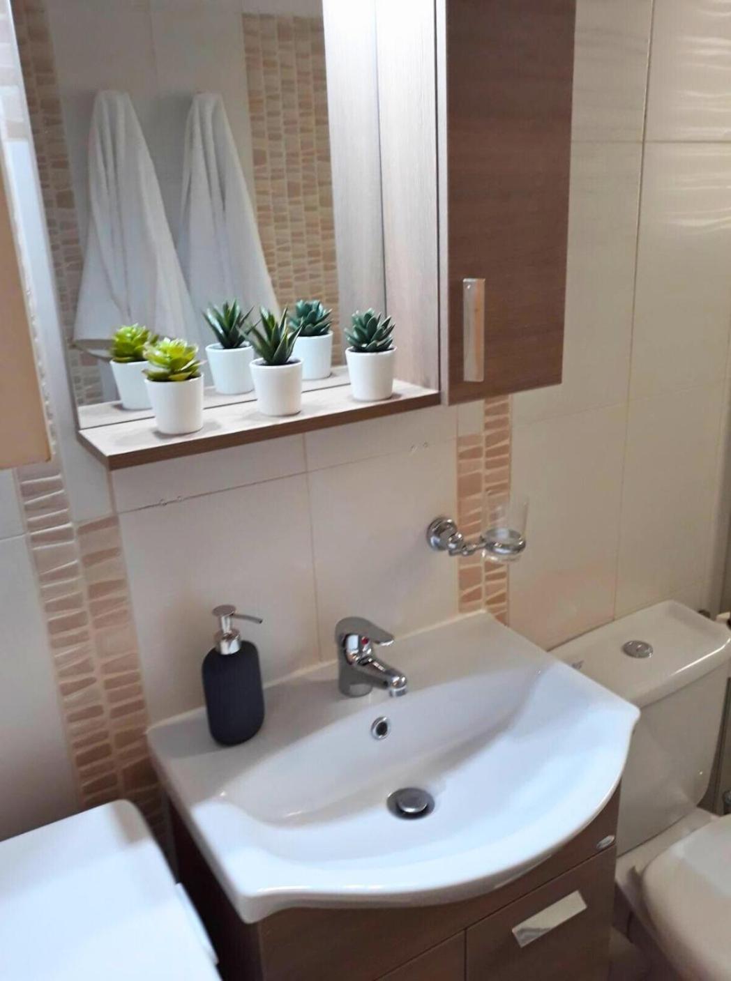 Cozy Apartment For 4 In Kolonaki, Lycabettus Atenas Exterior foto